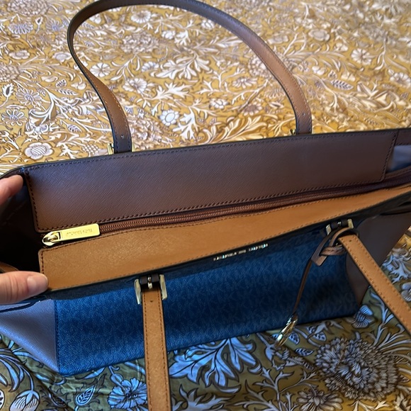 MKBag brand new without tag - Picture 4 of 8